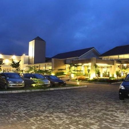 Green Valley Resort Purwokerto Bagian luar foto