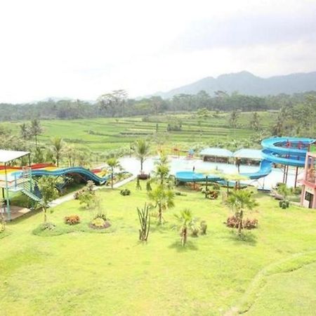 Green Valley Resort Purwokerto Bagian luar foto