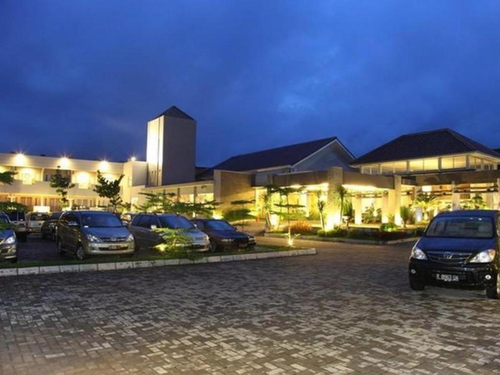 Green Valley Resort Purwokerto Bagian luar foto