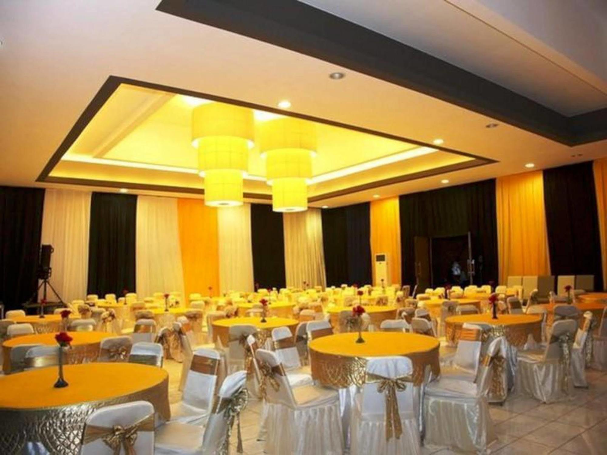 Green Valley Resort Purwokerto Bagian luar foto